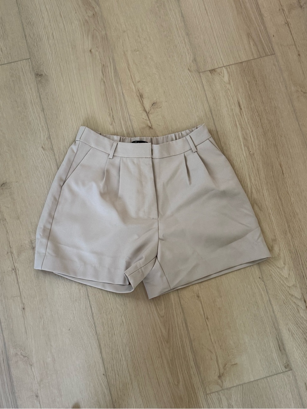 Classic High-Waist Tailored Women's Shorts in Light Beige